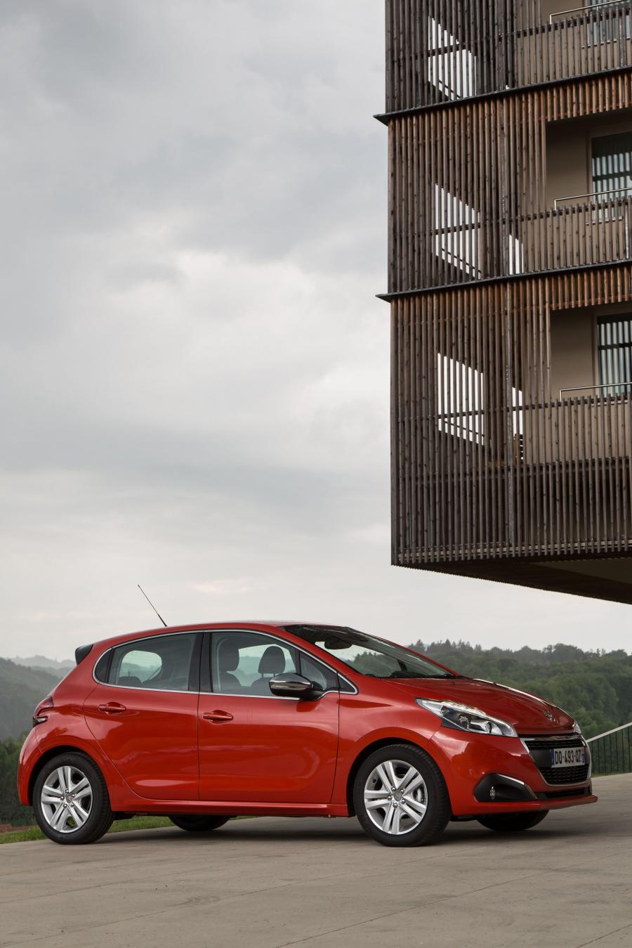  Peugeot 208 5-Door 2015 года  (фото 26 из 26)